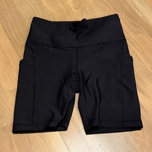 Athleta Interval Stash 7” Short